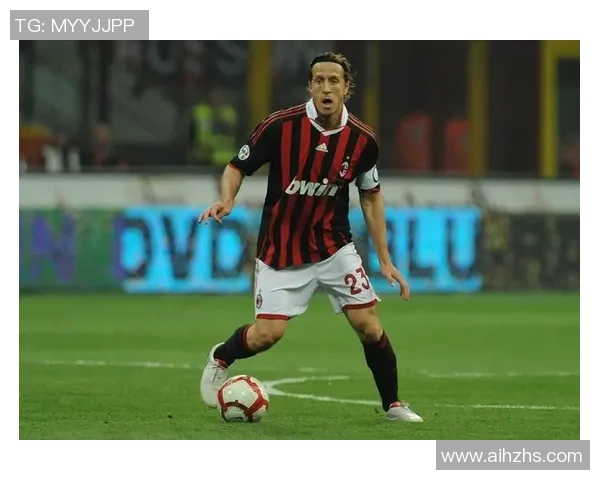 天下足球片头球星大揭秘谁是镜头背后的真正焦点